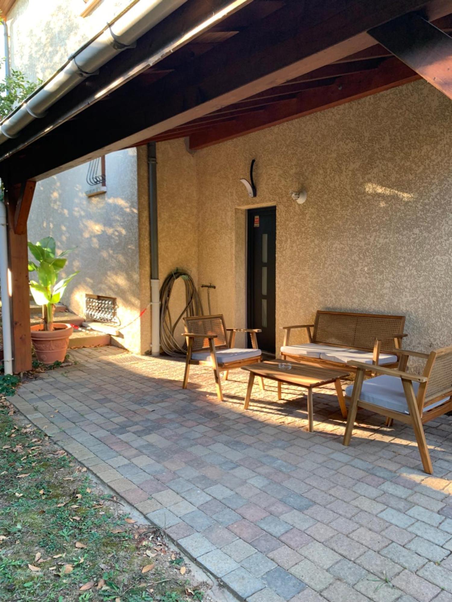 Studio Equipe Le Chasseland Chassieu Exterior foto